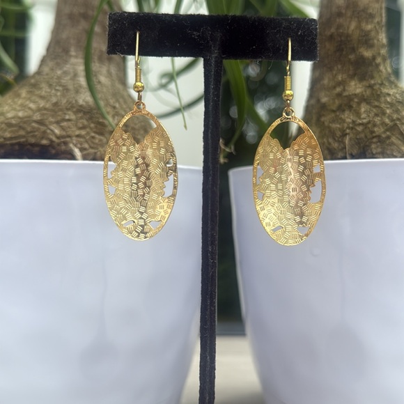 Vintage Cloisonné floral oval goldtone earrings - Picture 5 of 5